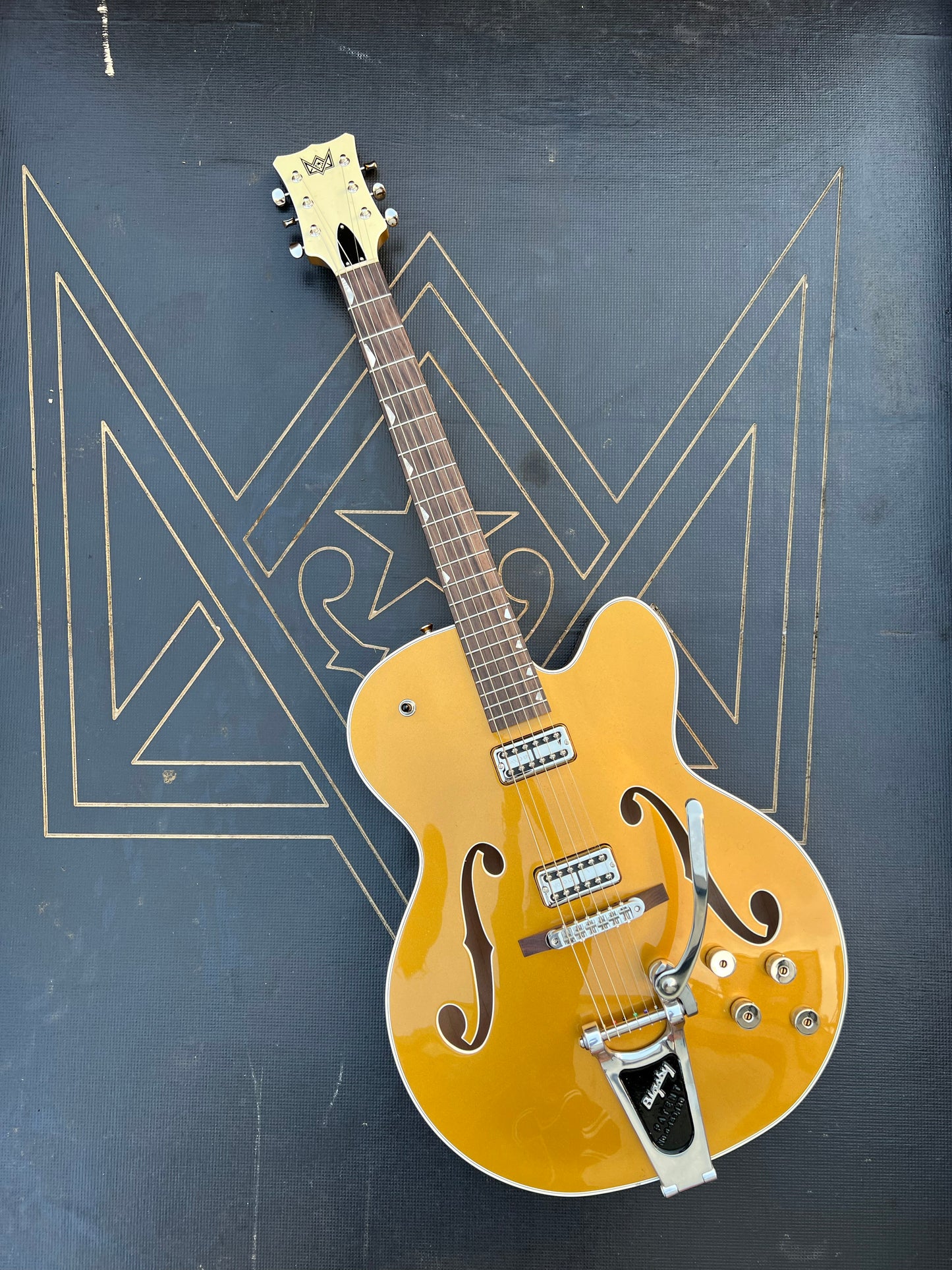 Vintage Gold Batavia