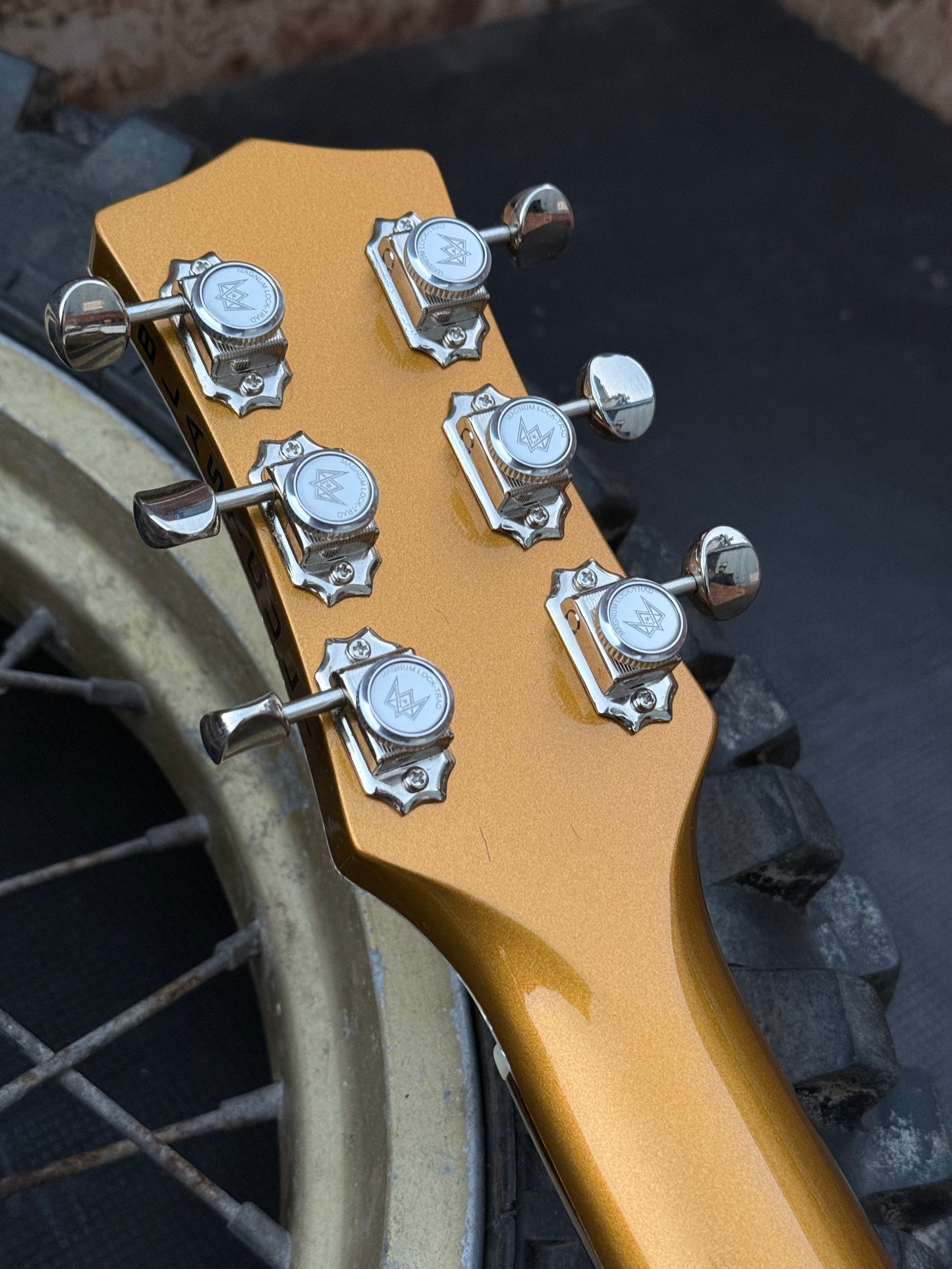 Vintage Gold Hollow Vee