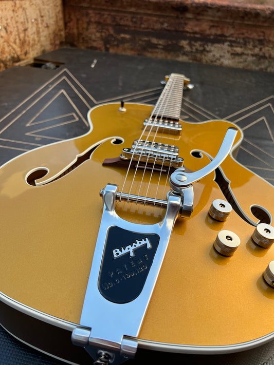 Vintage Gold Batavia