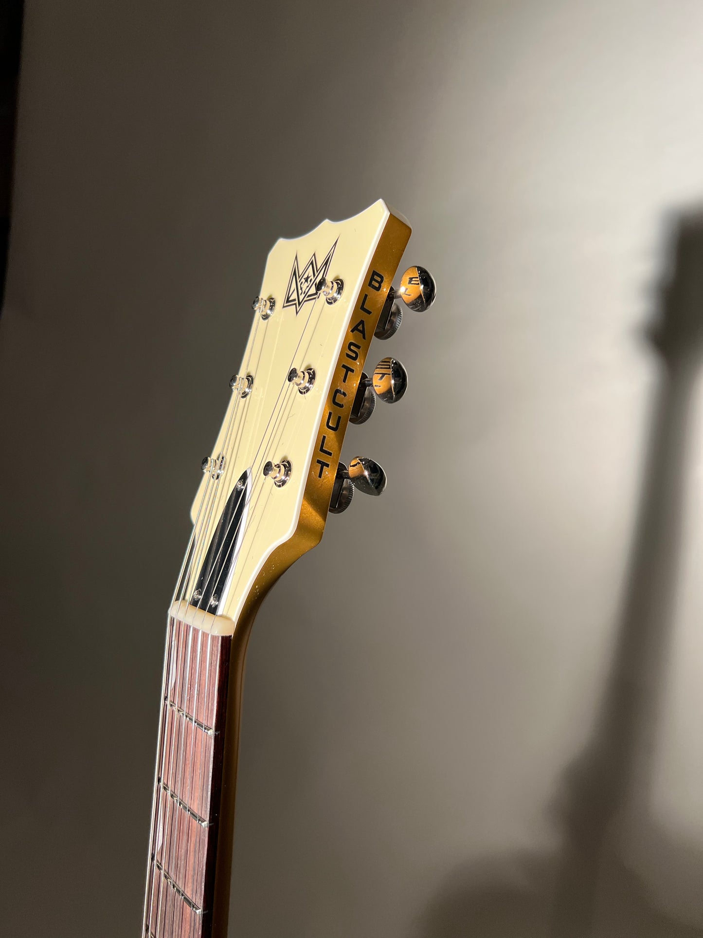 Vintage Gold Batavia